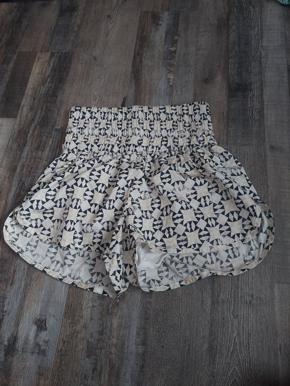 Free People Movement Athletic Shorts Women's Size Small Cream Black Geometric